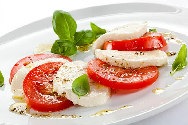 Caprese Salad with Tomatoes and Mozzarella